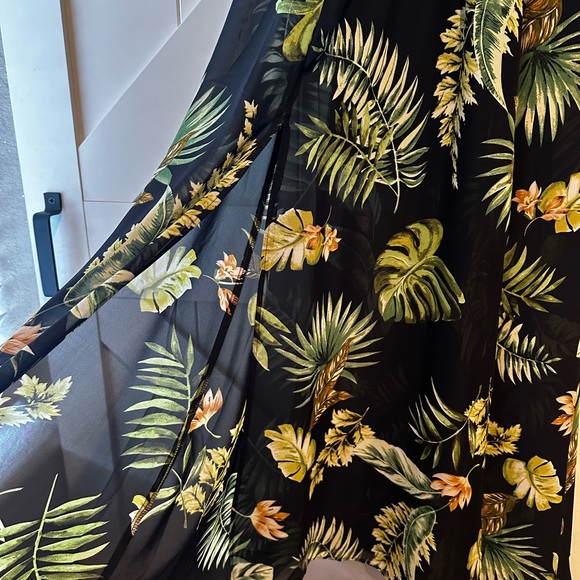 Vacation dress - Picture 3 of 3